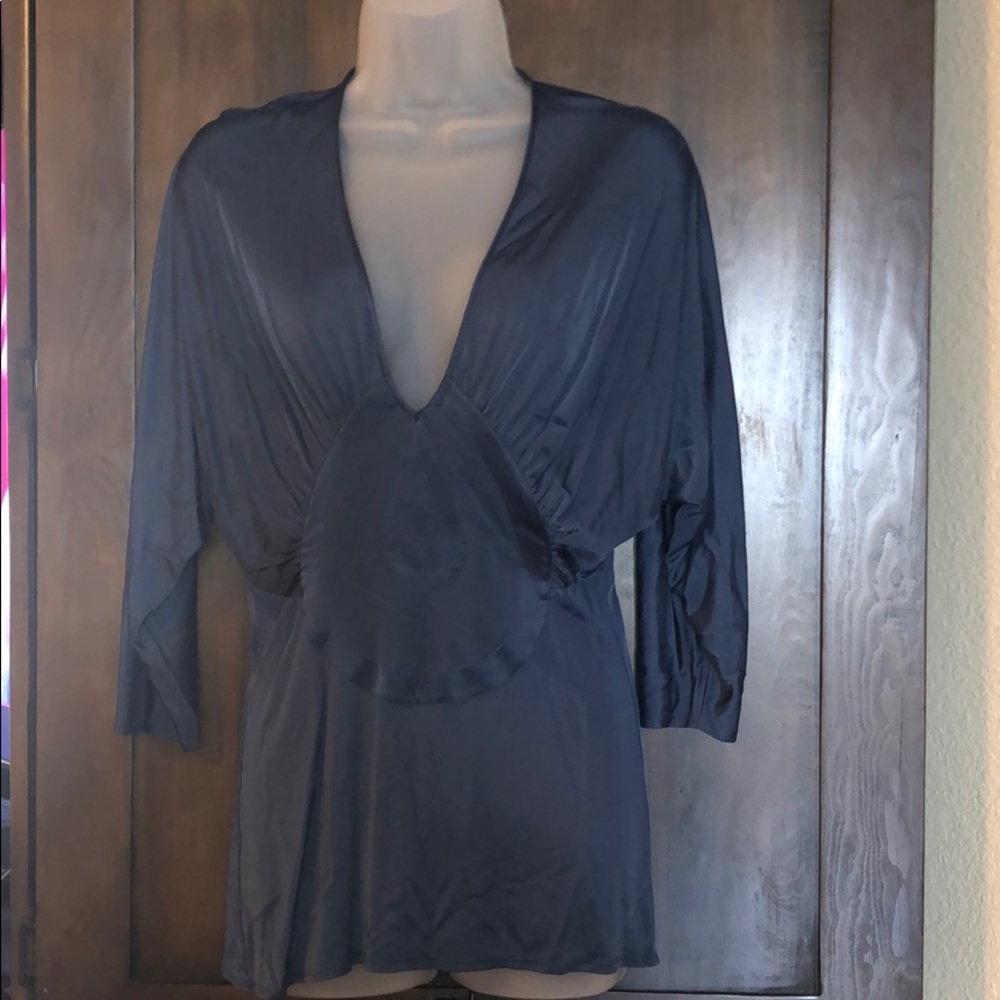 Gramm blue top